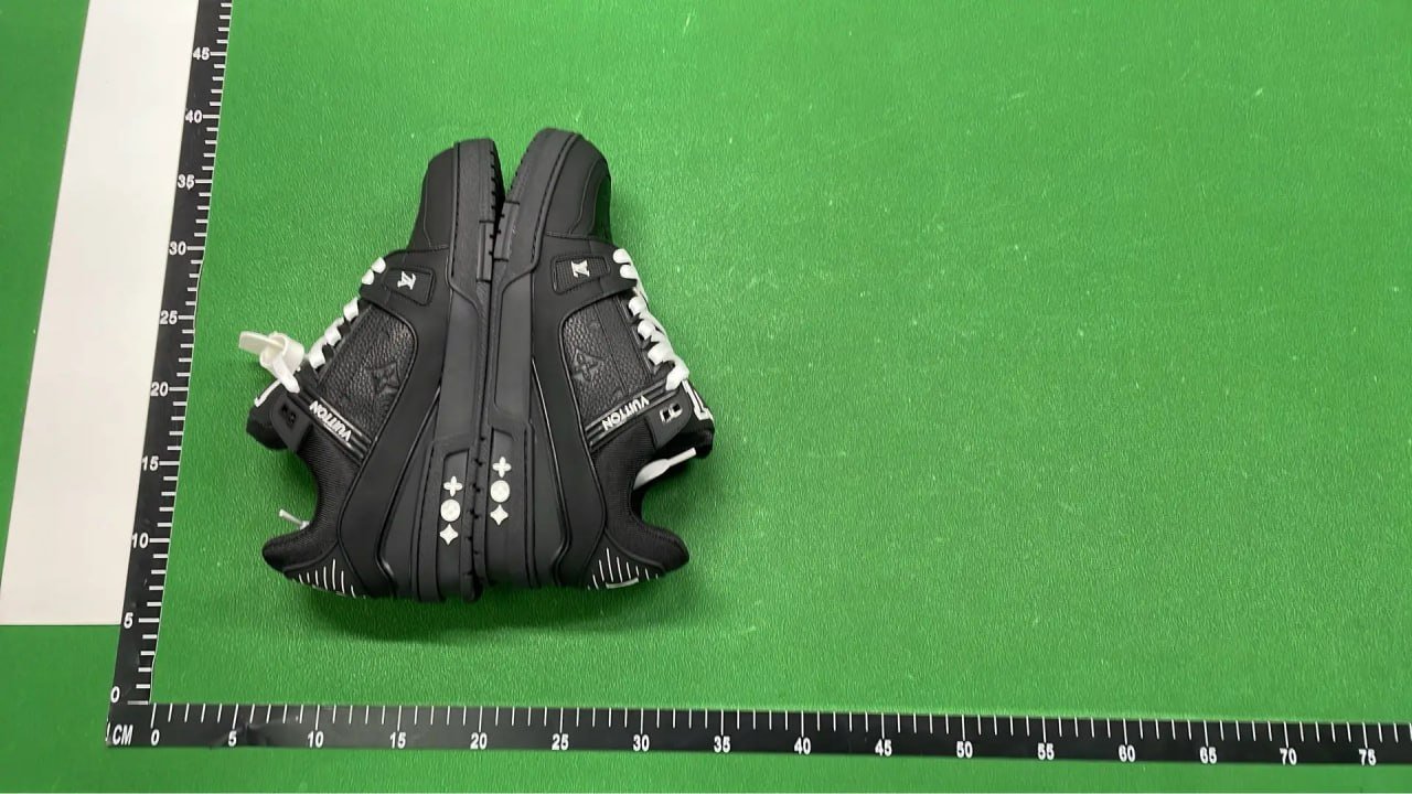 ph037 Louis Vuitton Trainers