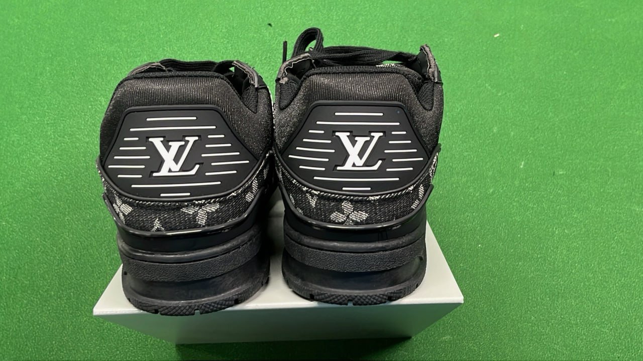 ph037 Louis Vuitton Trainers