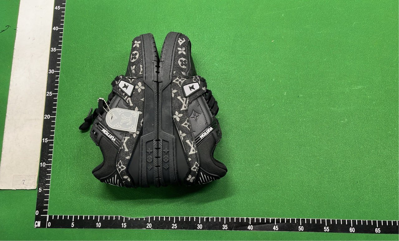 ph037 Louis Vuitton Trainers