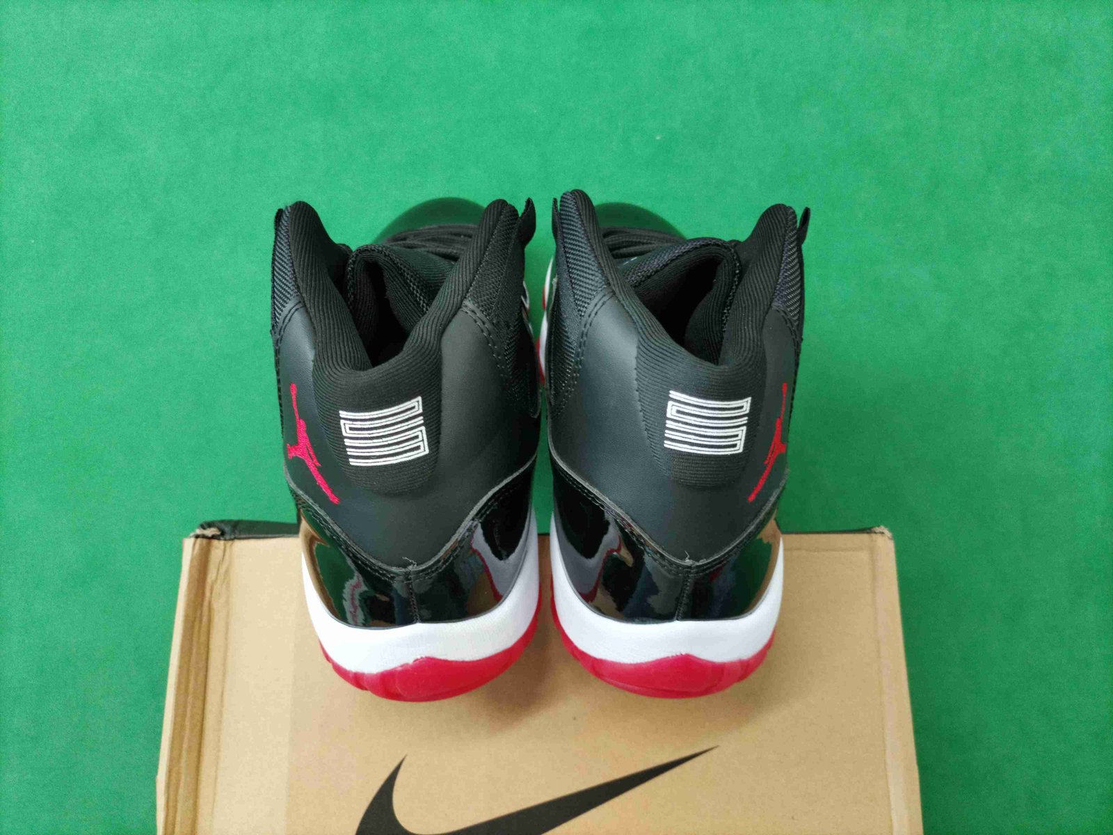 ph048 Air Jordan 11 Bred