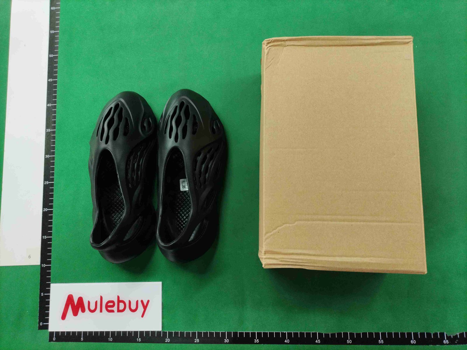 ph053 Yeezy Foam Runner