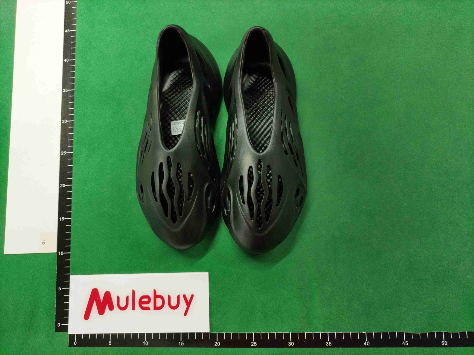 ph053 Yeezy Foam Runner