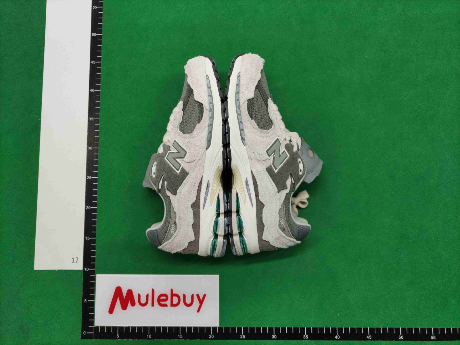 ph069 New Balance 2002