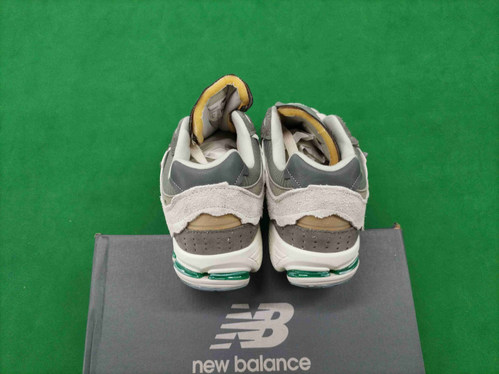 ph069 New Balance 2002