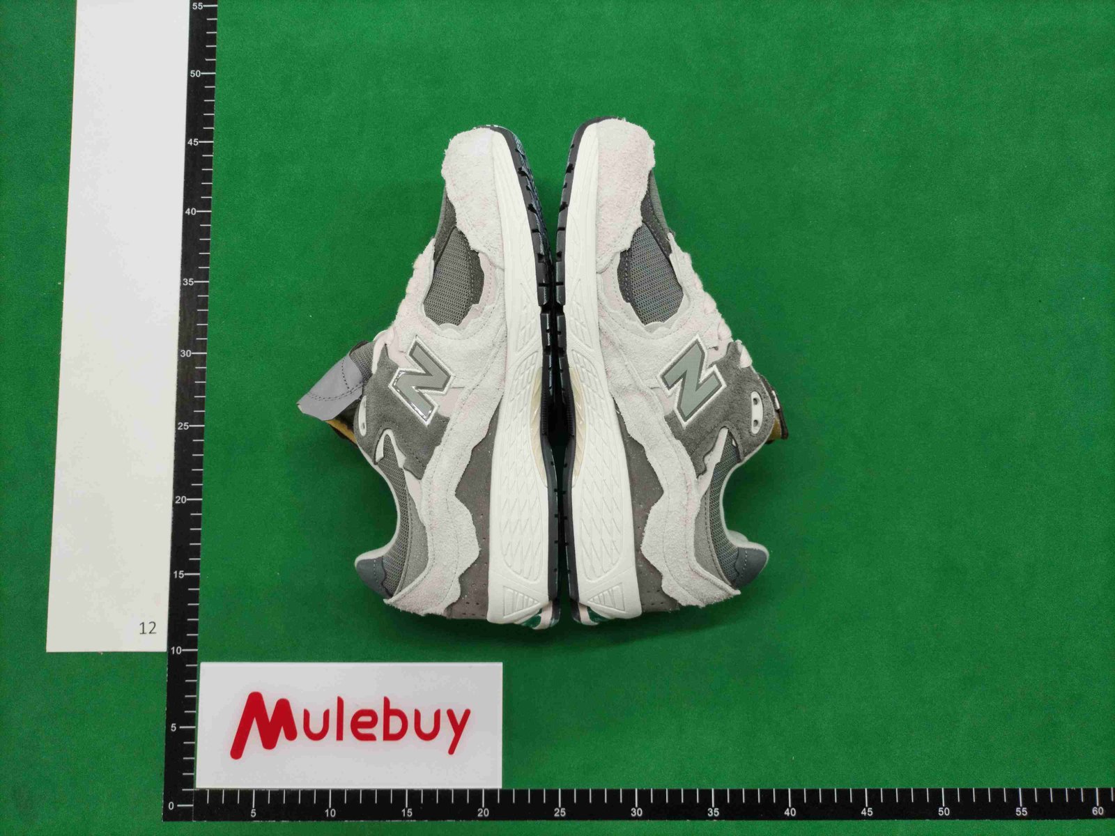 ph069 New Balance 2002