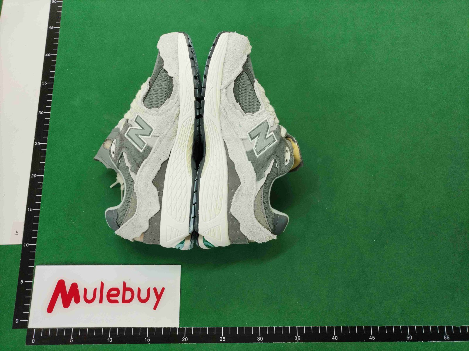 ph069 New Balance 2002