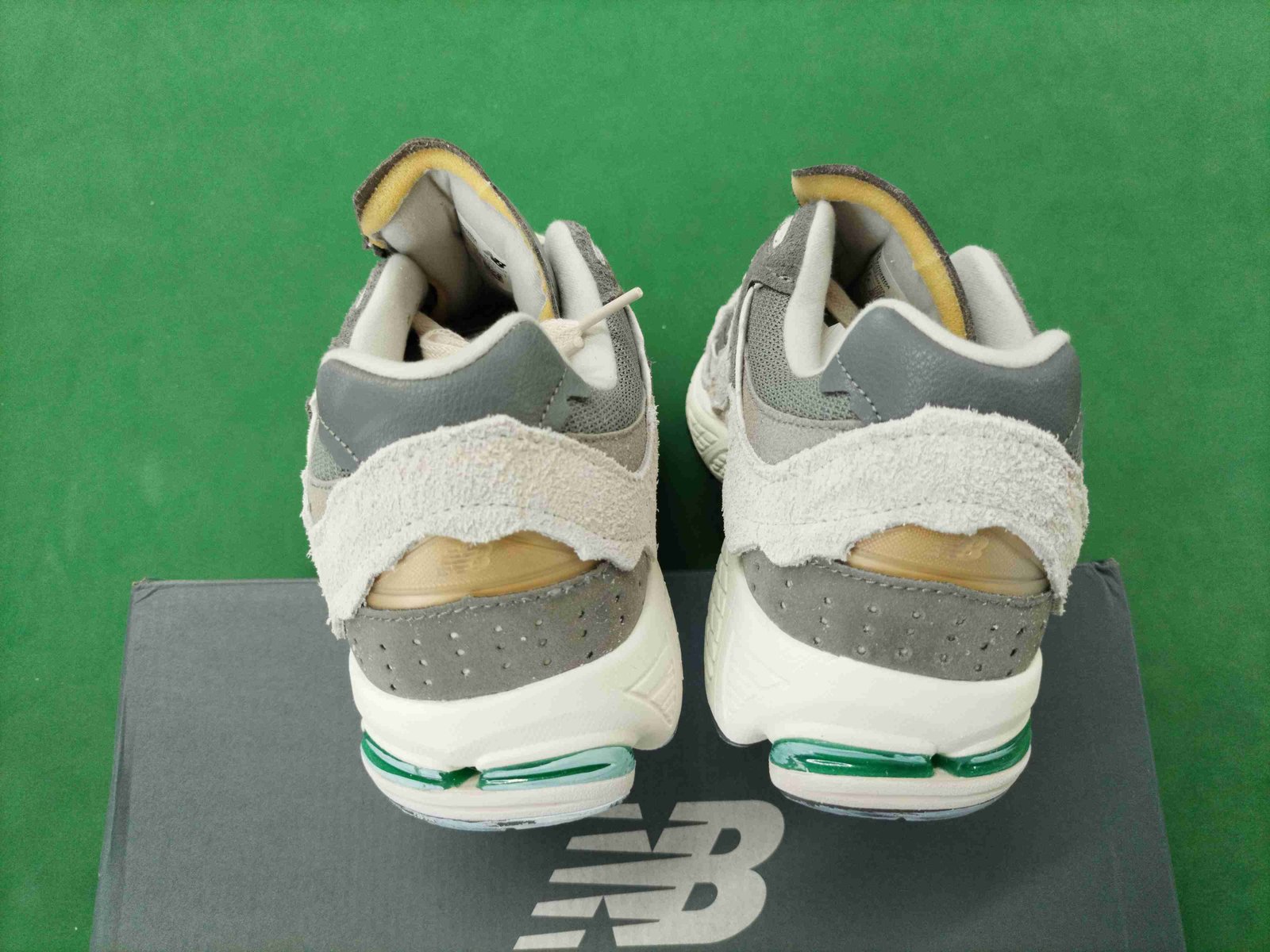 ph069 New Balance 2002