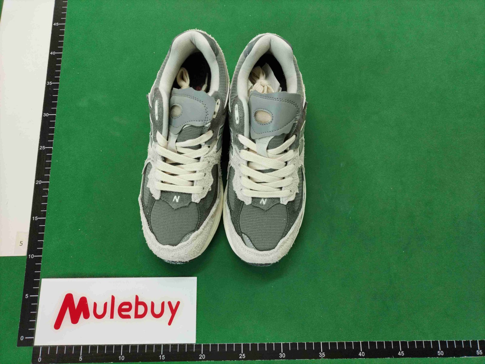 ph069 New Balance 2002