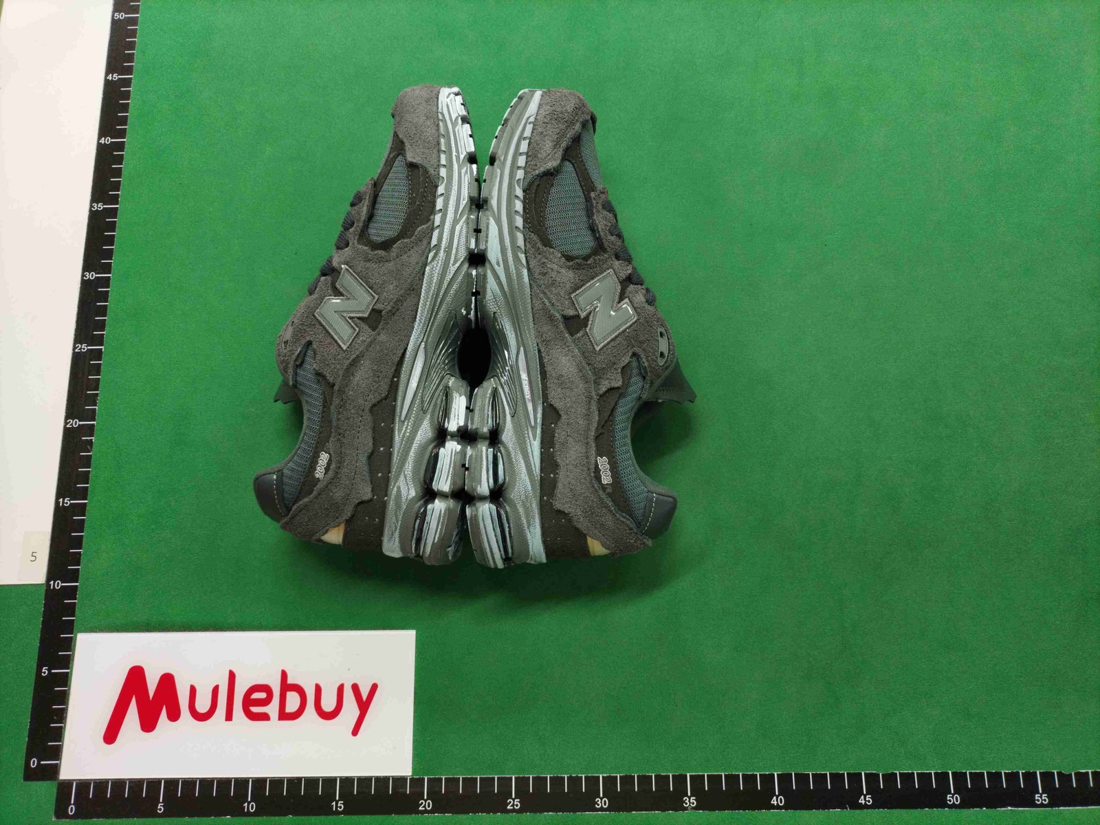 ph069 New Balance 2002